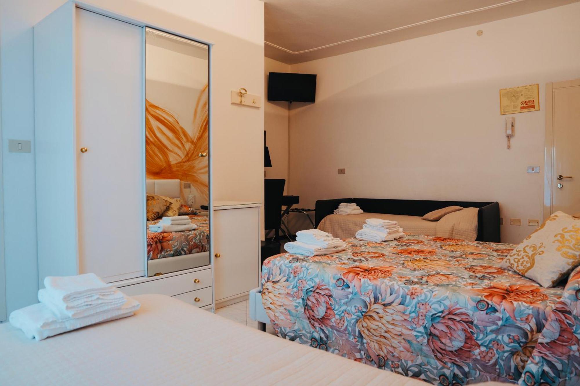 Hotel Julia Llido Degli Estensi Dış mekan fotoğraf